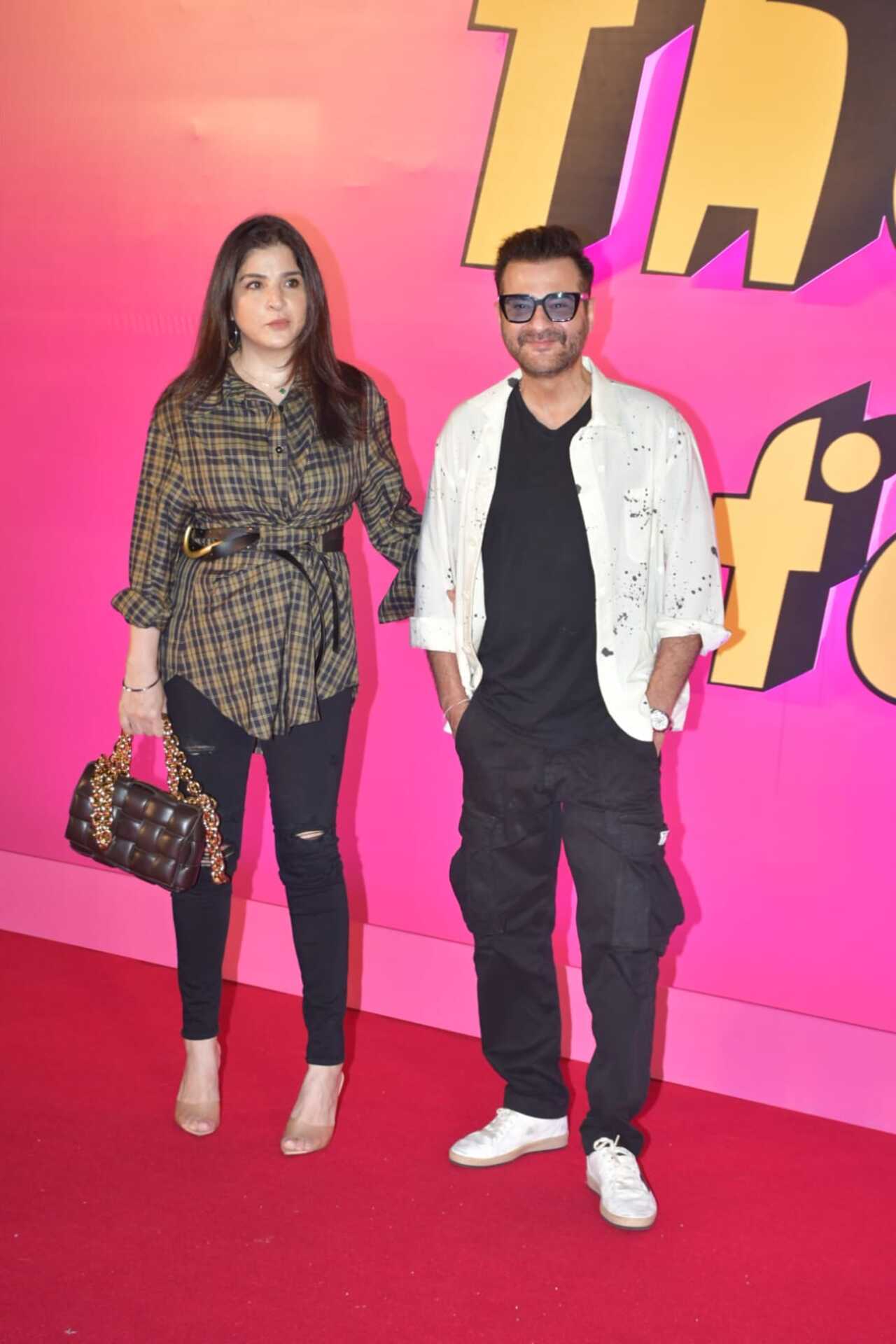 Sanjay Kapoor and Maheep Kapoor posed for the paparazzi on the red carpet